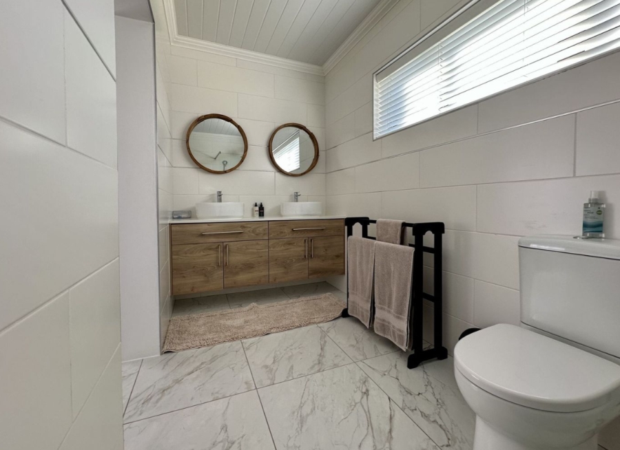 5 Bedroom Property for Sale in Fraaiuitsig Western Cape